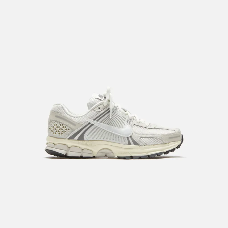 Nike Zoom Vomero 5 - Platinum Tint / Photon Dust sold by Kith