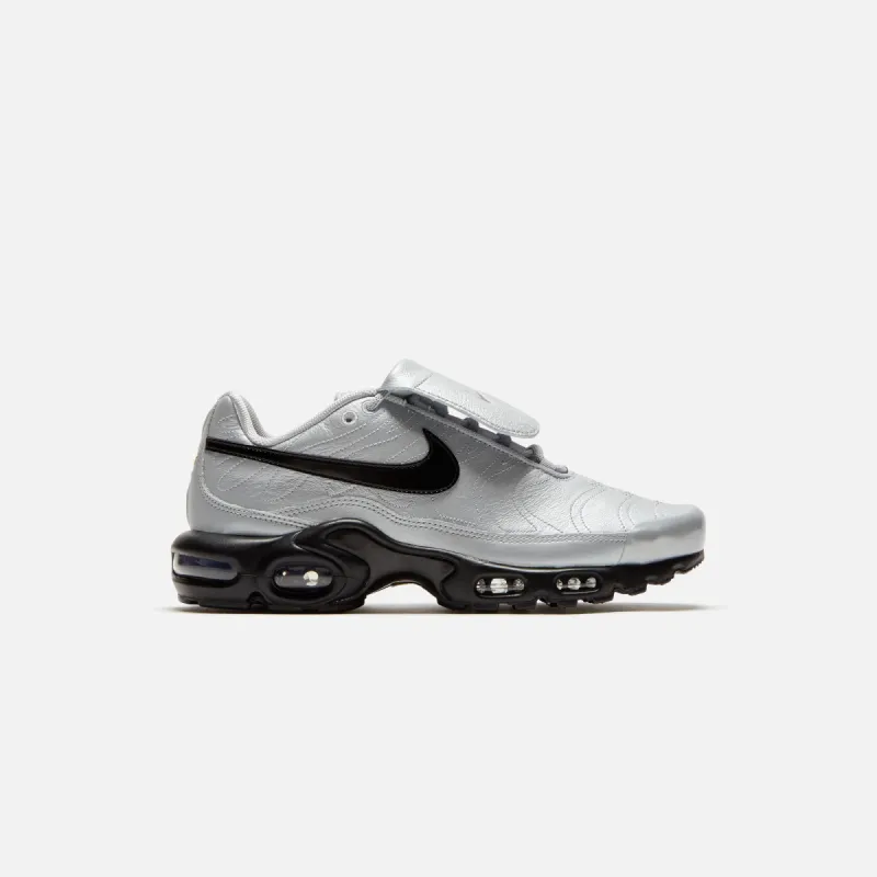 Nike Air Max Plus TNPO - Wolf Grey / Metallic Silver / Black sold by Kith