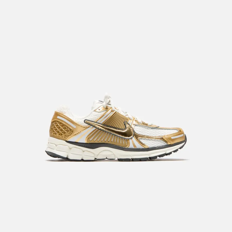 Nike WMNS Zoom Vomero 5 - Gold / Photon Dust / Metallic Gold made by Nike