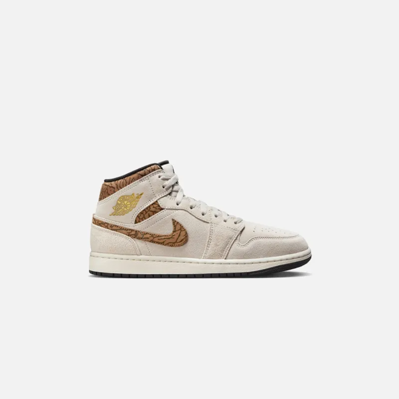 Nike Air Jordan 1 Mid SE - Light Orewood Brown / Metallic Gold / White / Light British Tan sold by Kith