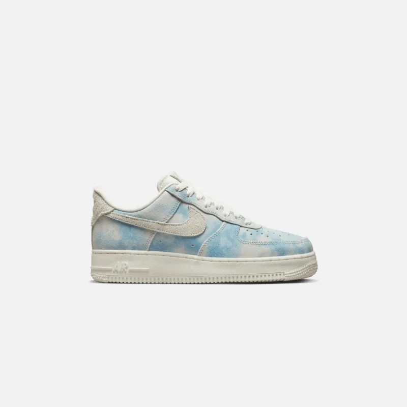 Nike WMNS Air Force 1 '07 SE - Celestine Blue / Sail sold by Kith