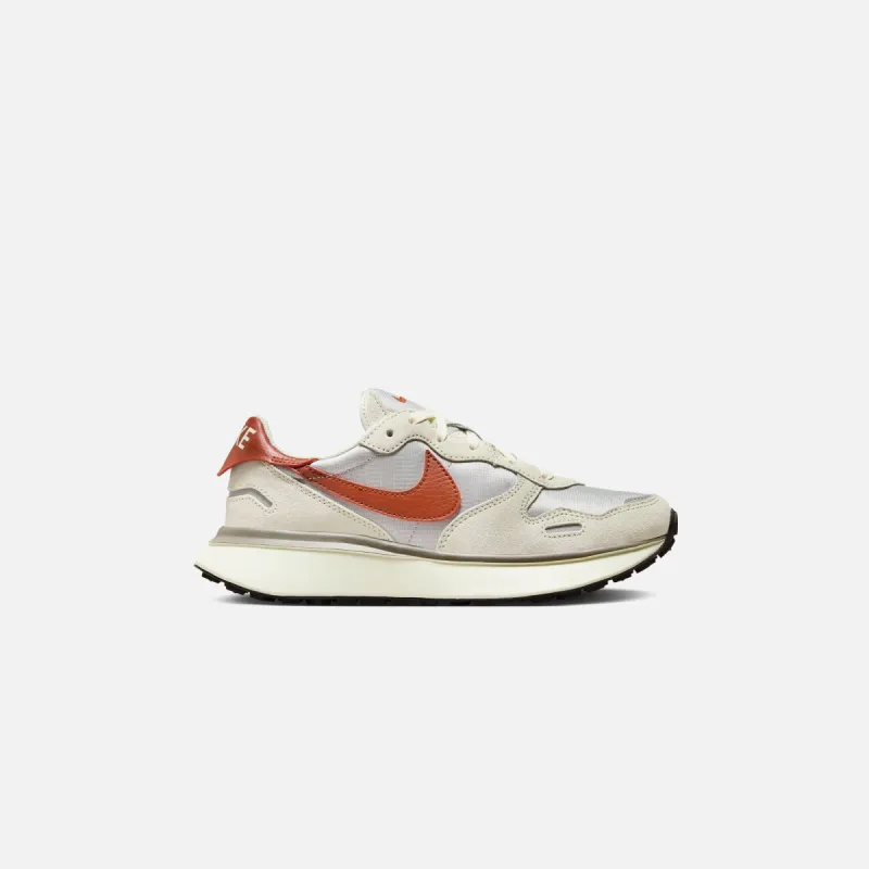 Nike WMNS Phoenix Waffle - Light Bone / Rugged Orange / Light Smoke Grey sold by Kith