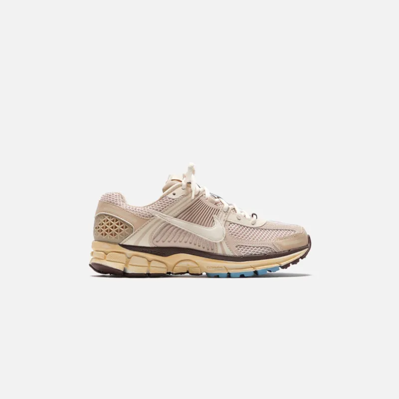 Nike Wmns Zoom Vomero 5 SP GCEL - Oatmeal / Pale Ivory / Sail sold by Kith