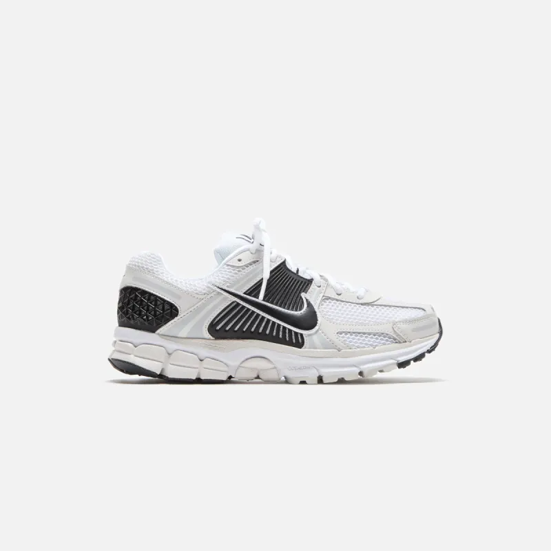 Nike Zoom Vomero 5 - White / Black / Platinum Tint / Metallic Platinum sold by Kith