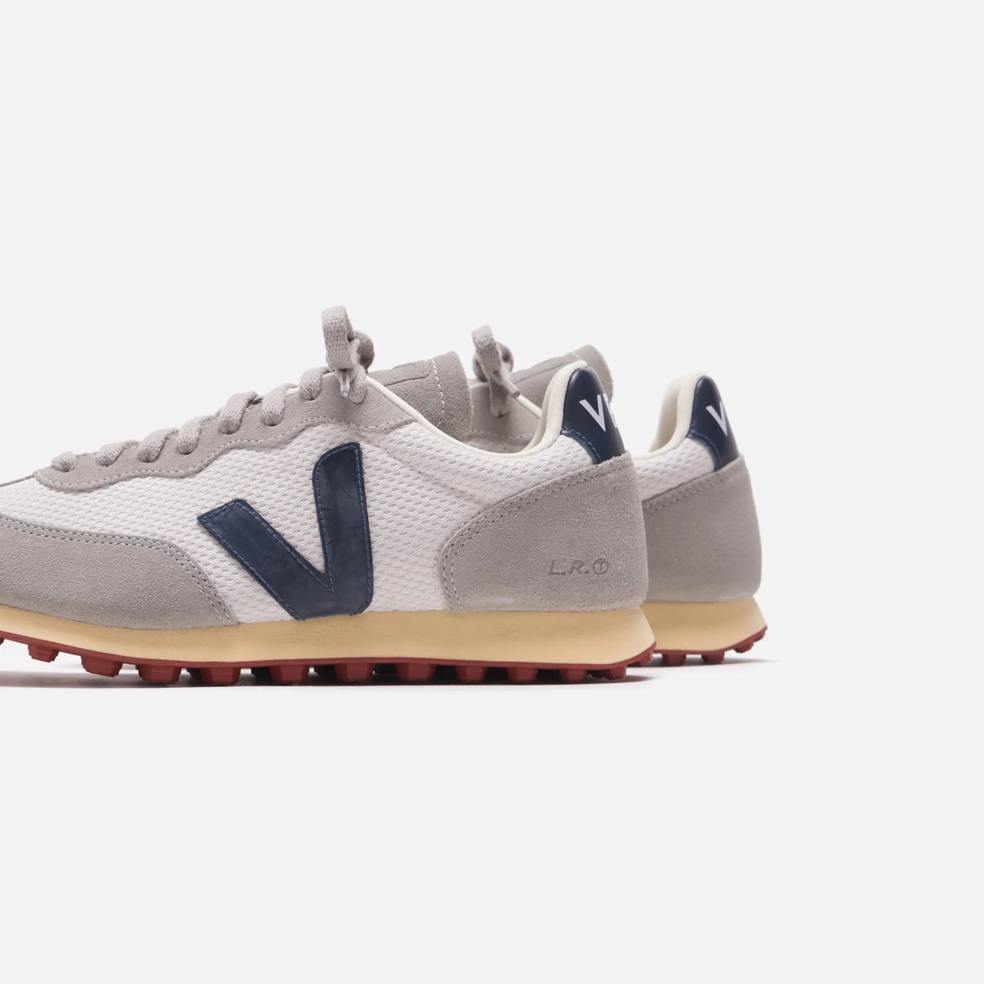 Veja Wmns Rio Branco Alveomesh - Gravel / Nautico sold by Kith product image thumbnail 3