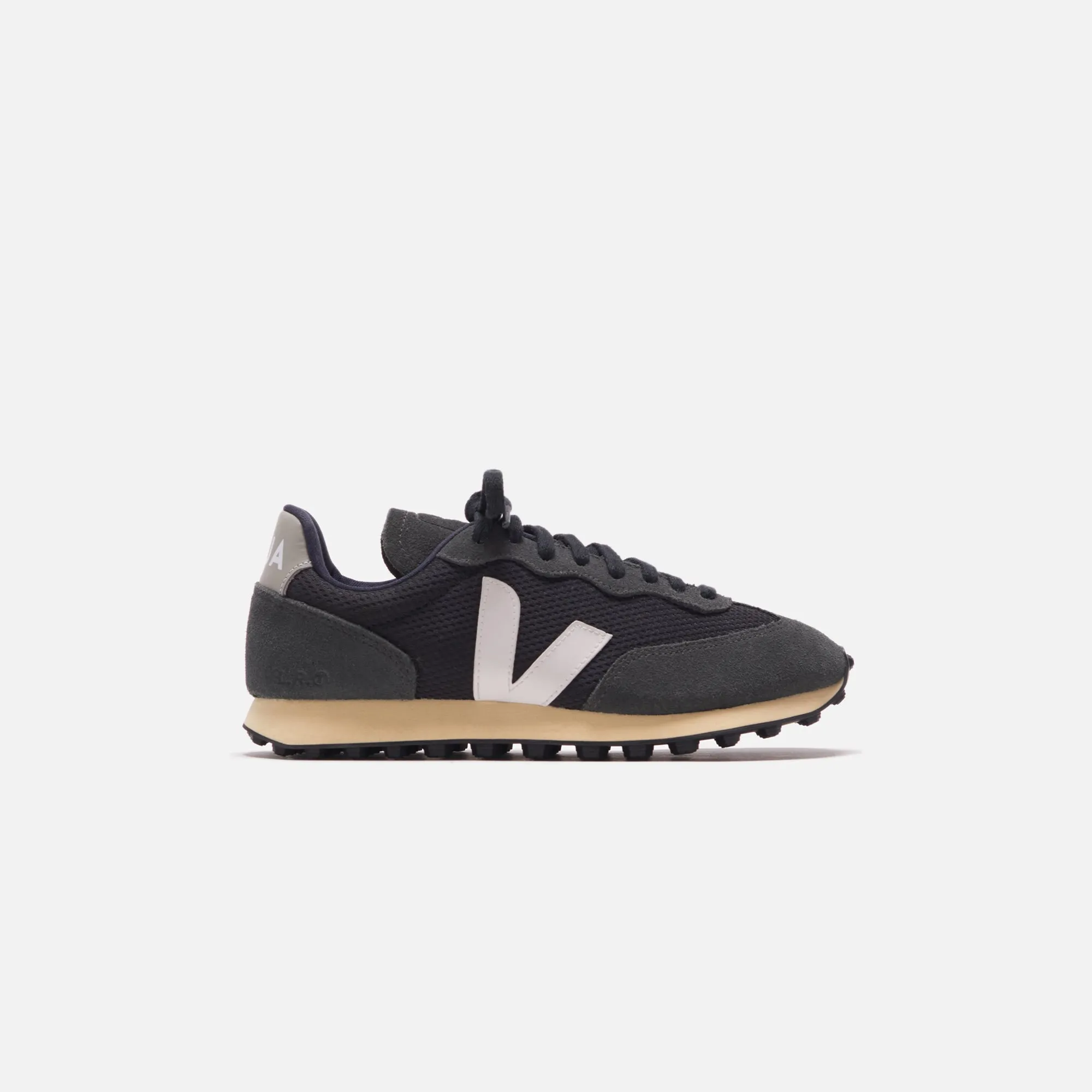 Veja Wmns Rio Alveomesh Branco - Black / White Oxford / Grey sold by Kith
