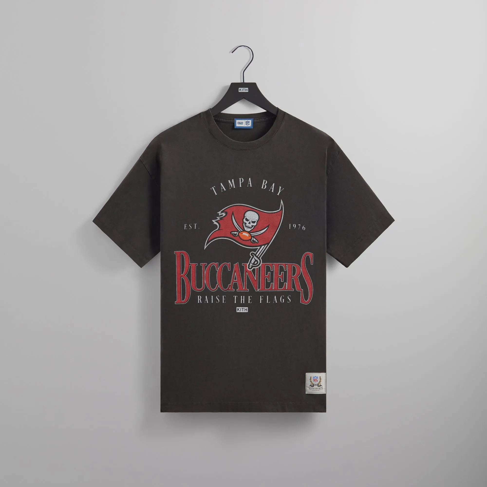 ☆ KITH x NFL Buccaneers vintage tee コラボTシャツ ☆ Kith Kith for the NFL: Buccaneers Vintage Tee - Black | Parallel