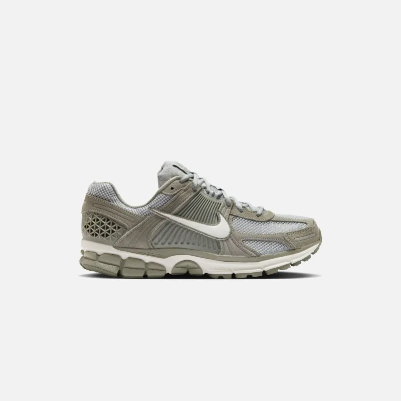 Nike Zoom Vomero 5 - Dark Stucco / Phantom / Light Smoke Grey sold by Kith
