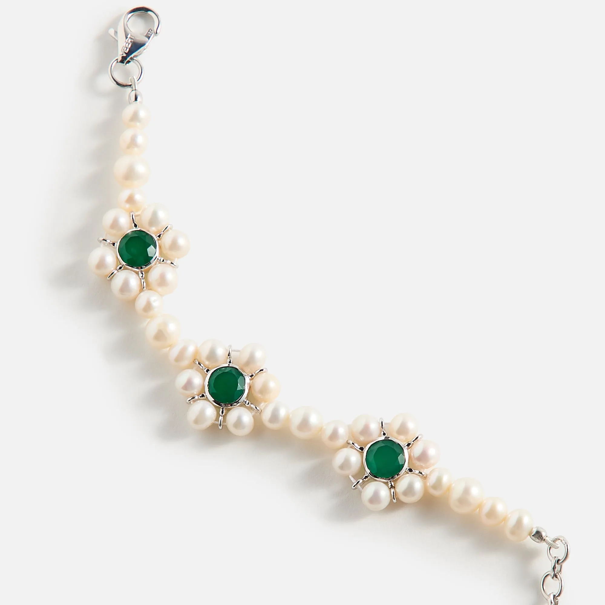 VEERT The Trio Flower Pearl Bracelet - White Gold sold by Kith product image thumbnail 2