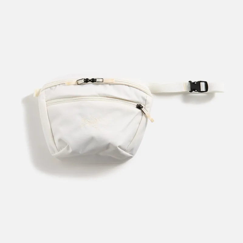 Arc'teryx Mantis 2 Waist Pack - Whiteout sold by Kith