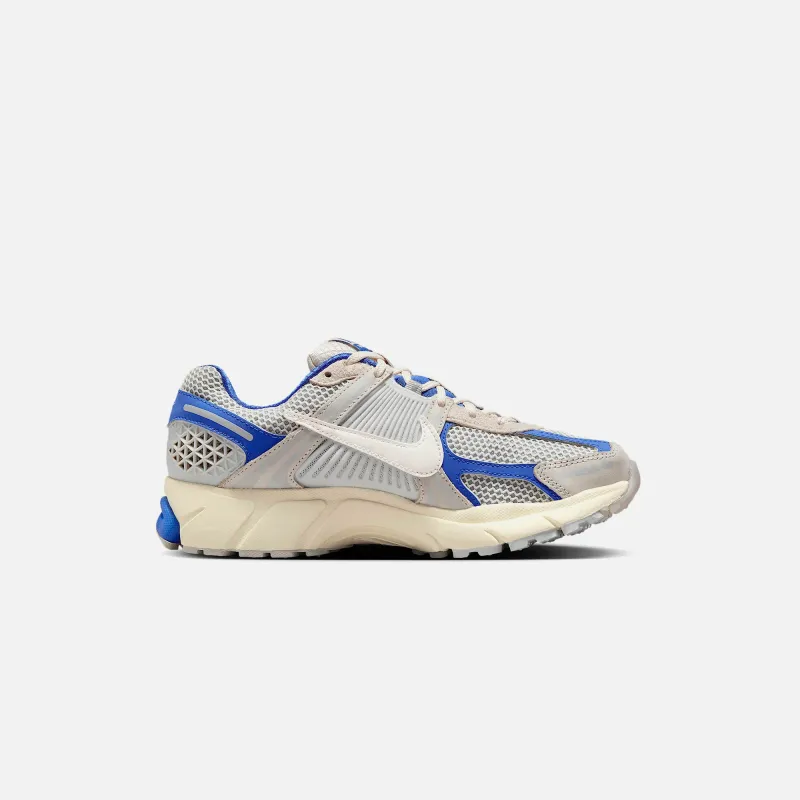 Nike WMNS Zoom Vomero 5 - Game Royal / White / Coconut sold by Kith