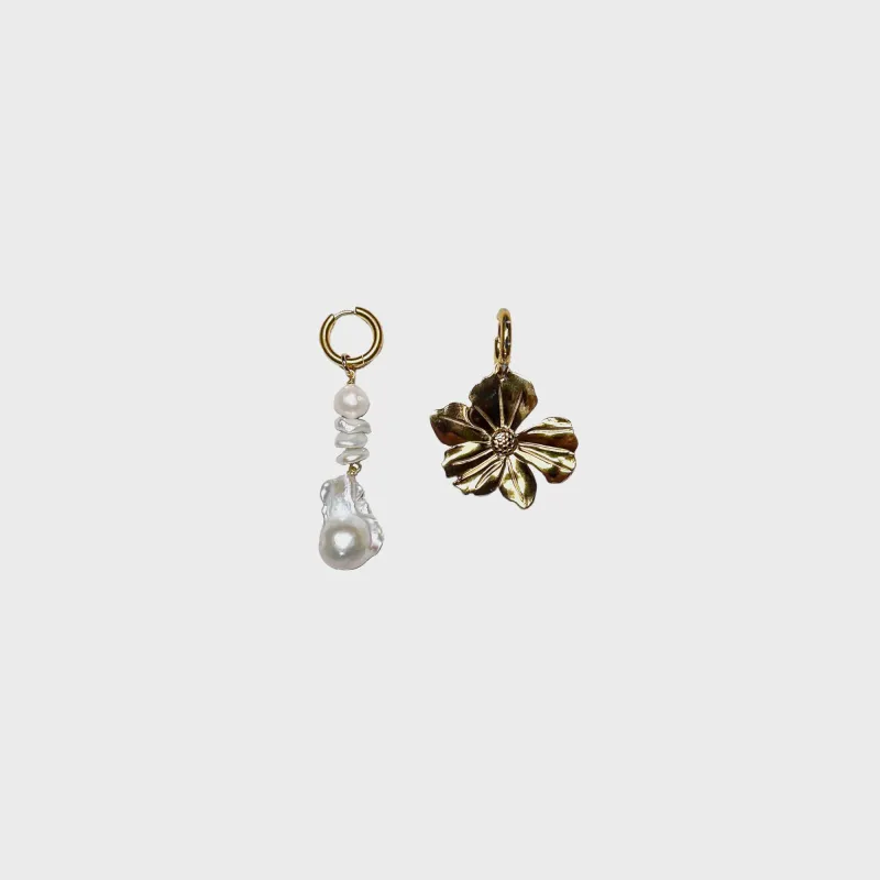 Notte Full Bloom Pearly Earrings - Gold sold by Kith