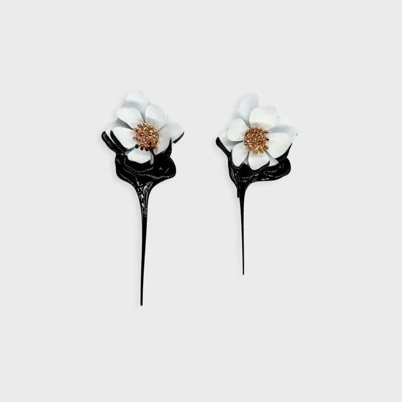 Ottolinger Daisy Earring - White / Black made by Ottolinger