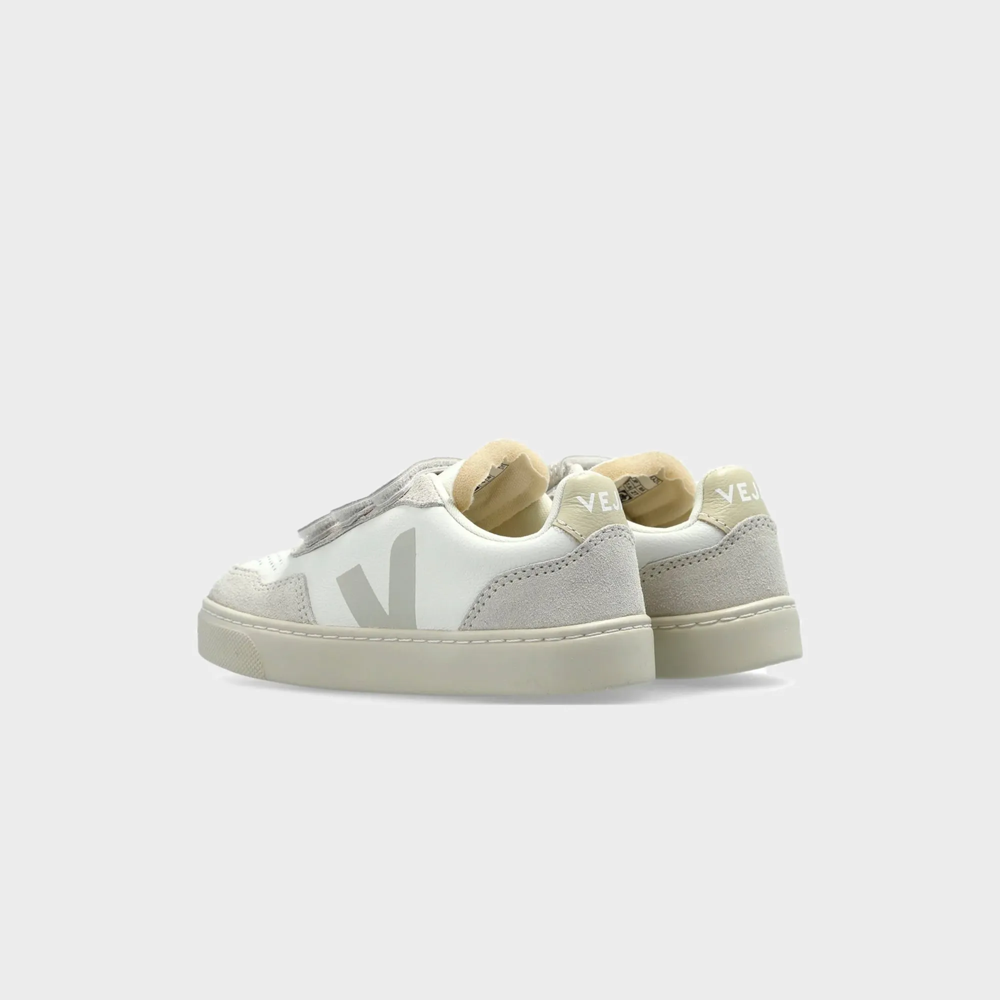 Veja Junior Small V-90 - Extra-White / Natural sold by Kith product image thumbnail 3
