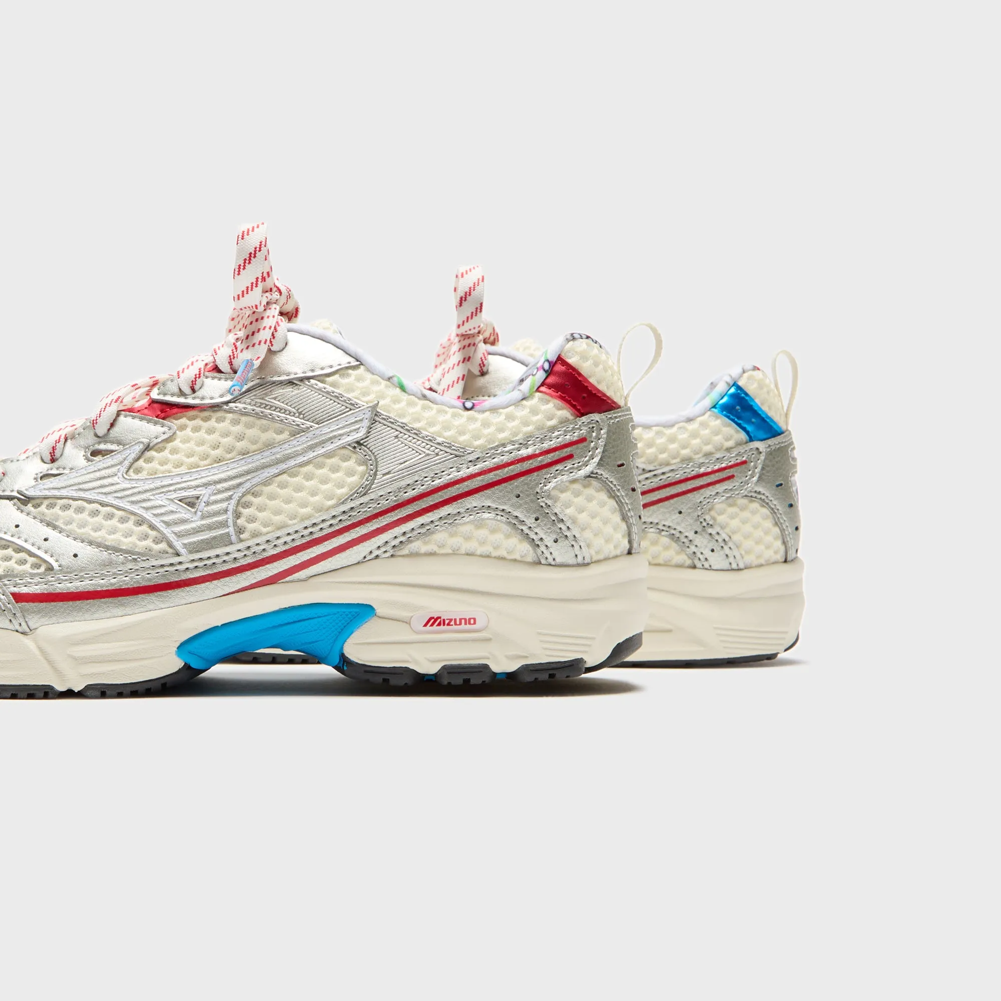 Mizuno MXR - Pristine / High Risk Red sold by Kith product image thumbnail 3