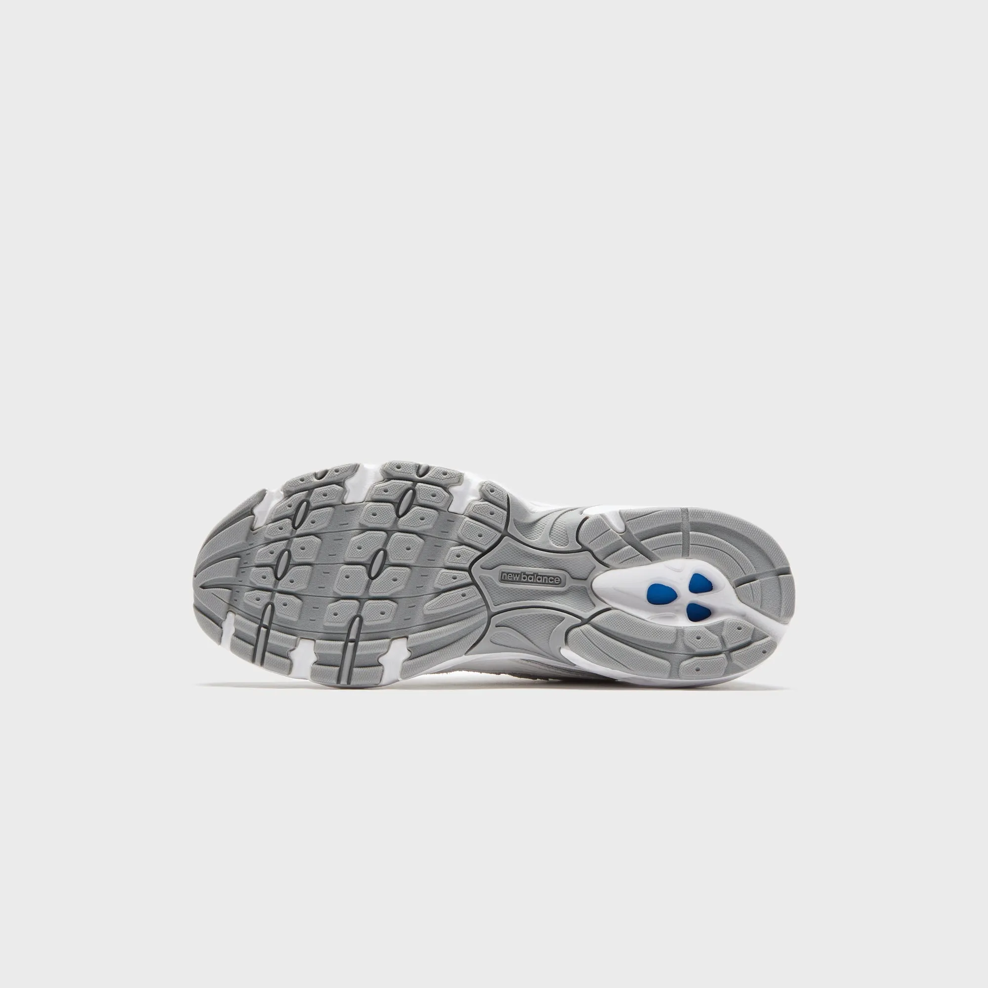 New Balance WMNS 740 - Grey / Reflection / Slate Grey sold by Kith product image thumbnail 5