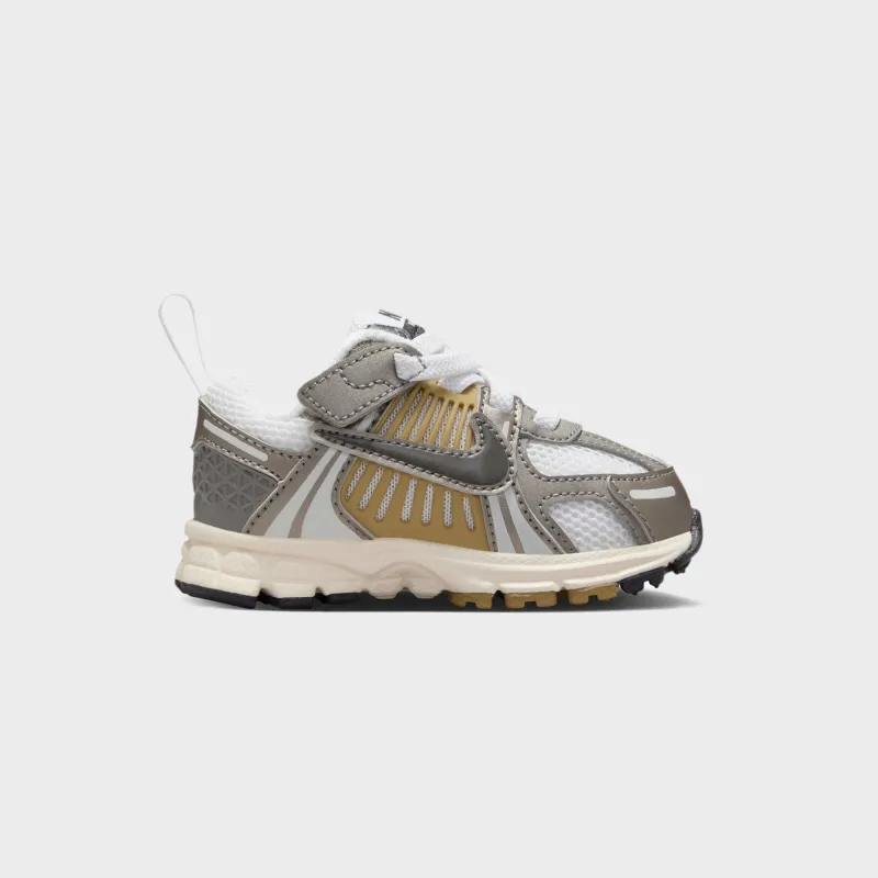 Nike TD Zoom Vomero 5 - Metallic Pewter / Medium Ash / Parachute Beige sold by Kith