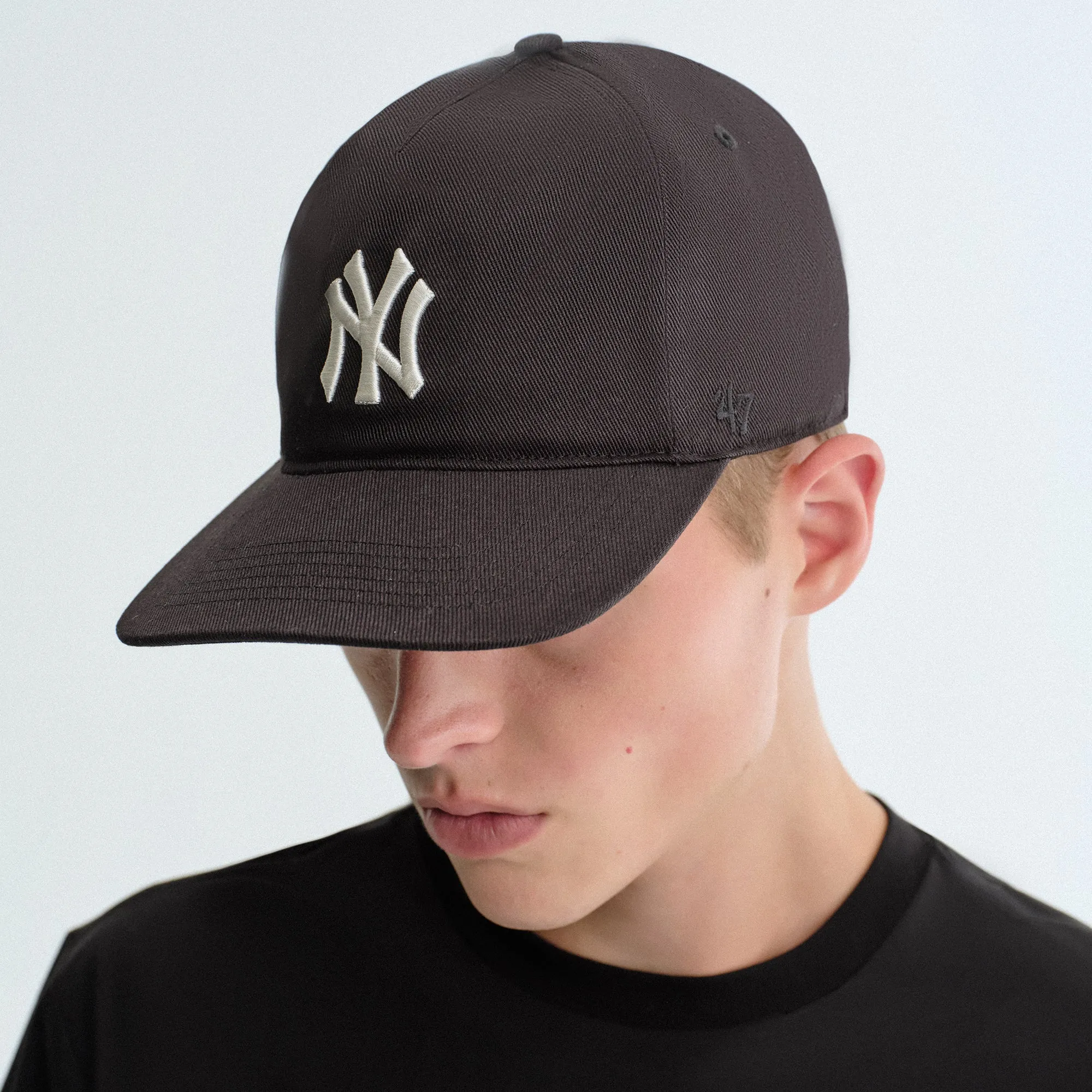 Kith & '47 for the New York Yankees Heavy Twill Hitch Snapback - Black sold by Kith product image thumbnail 2