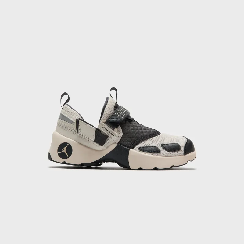 Jordan WMNS Jordan Trunner LX - Light Orewood Brown / Anthracite sold by Kith