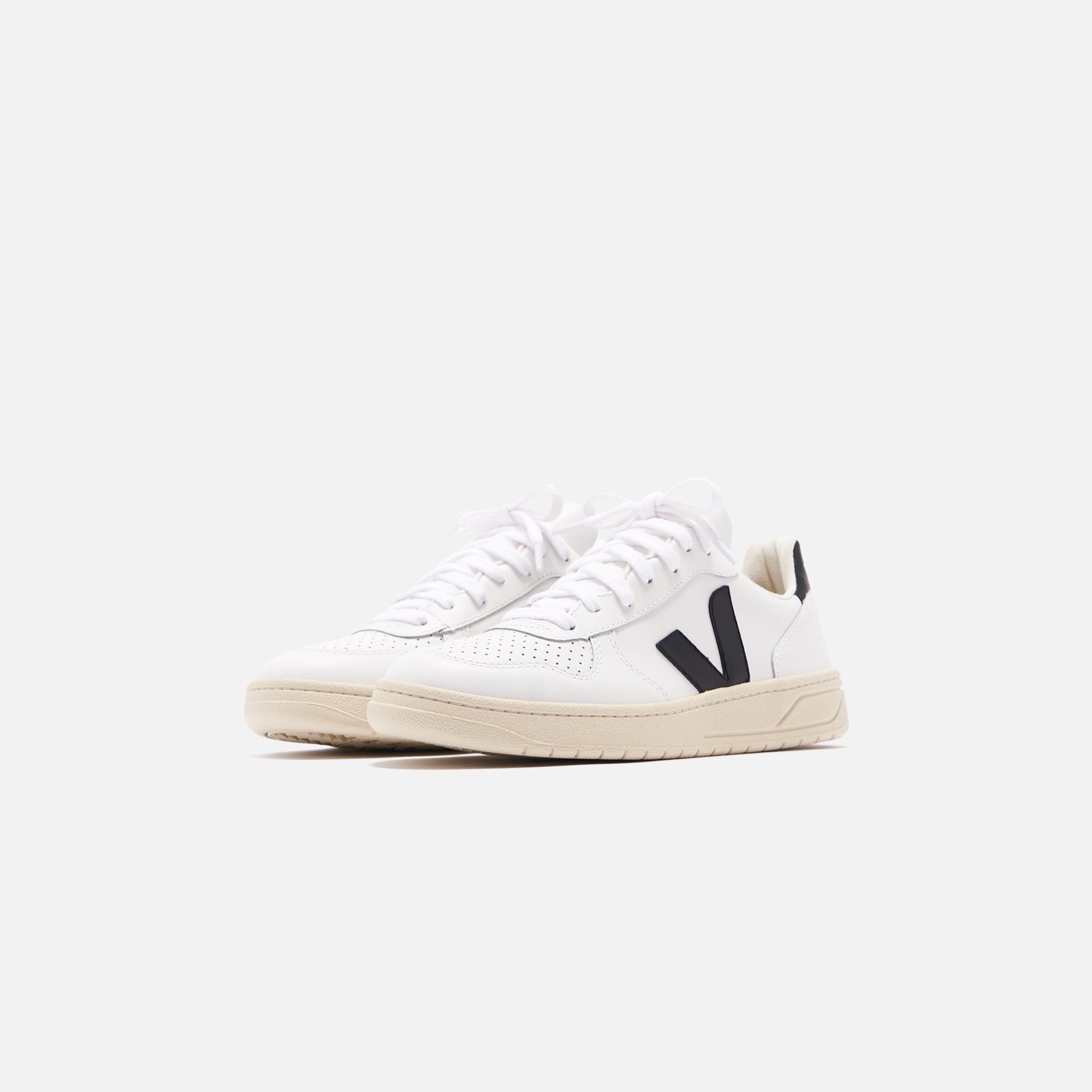 Veja V-10 C.W.L. - Extra White / Black sold by Kith product image thumbnail 2