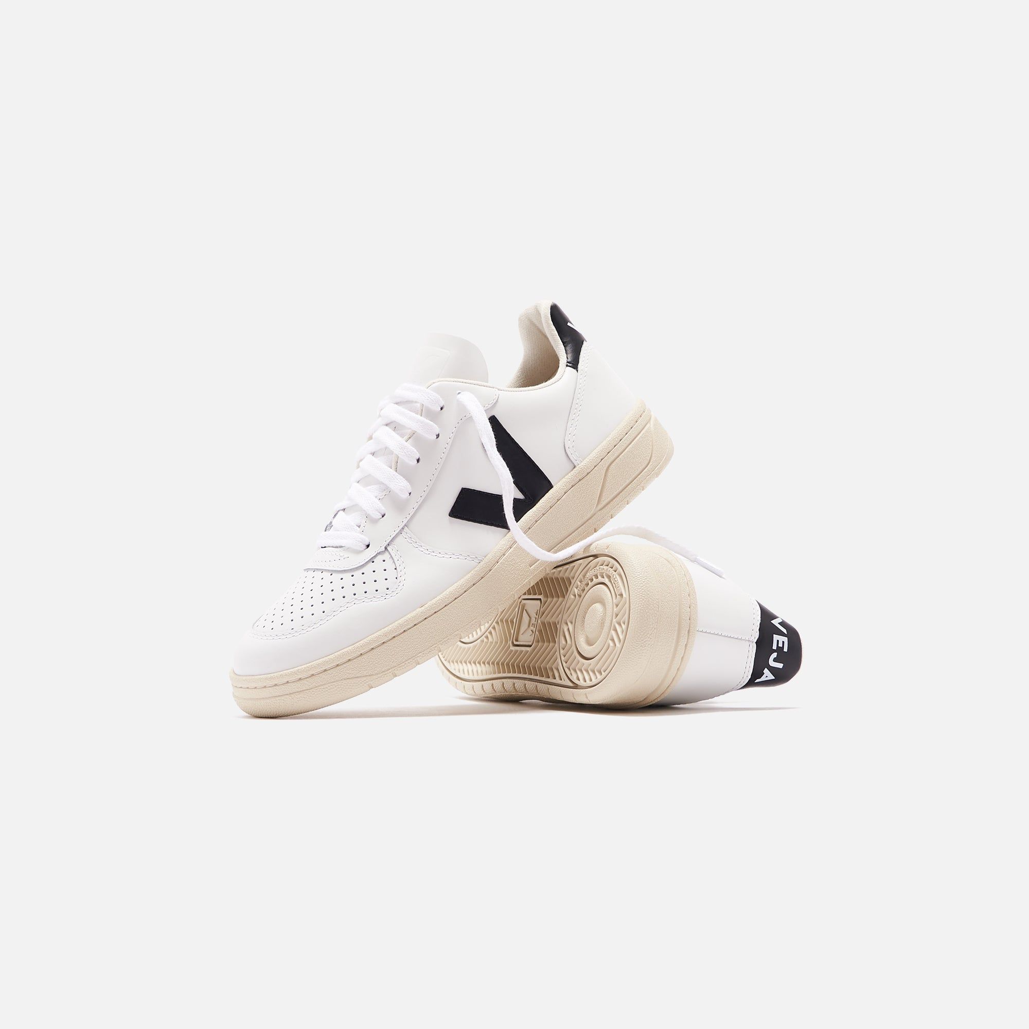 Veja V-10 C.W.L. - Extra White / Black sold by Kith product image thumbnail 4