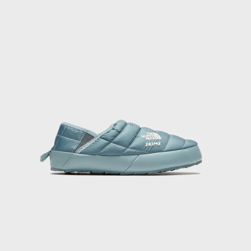 The North Face x SKIMS WMNS Thermoball Traction Mule V - Kyanite sold by Kith