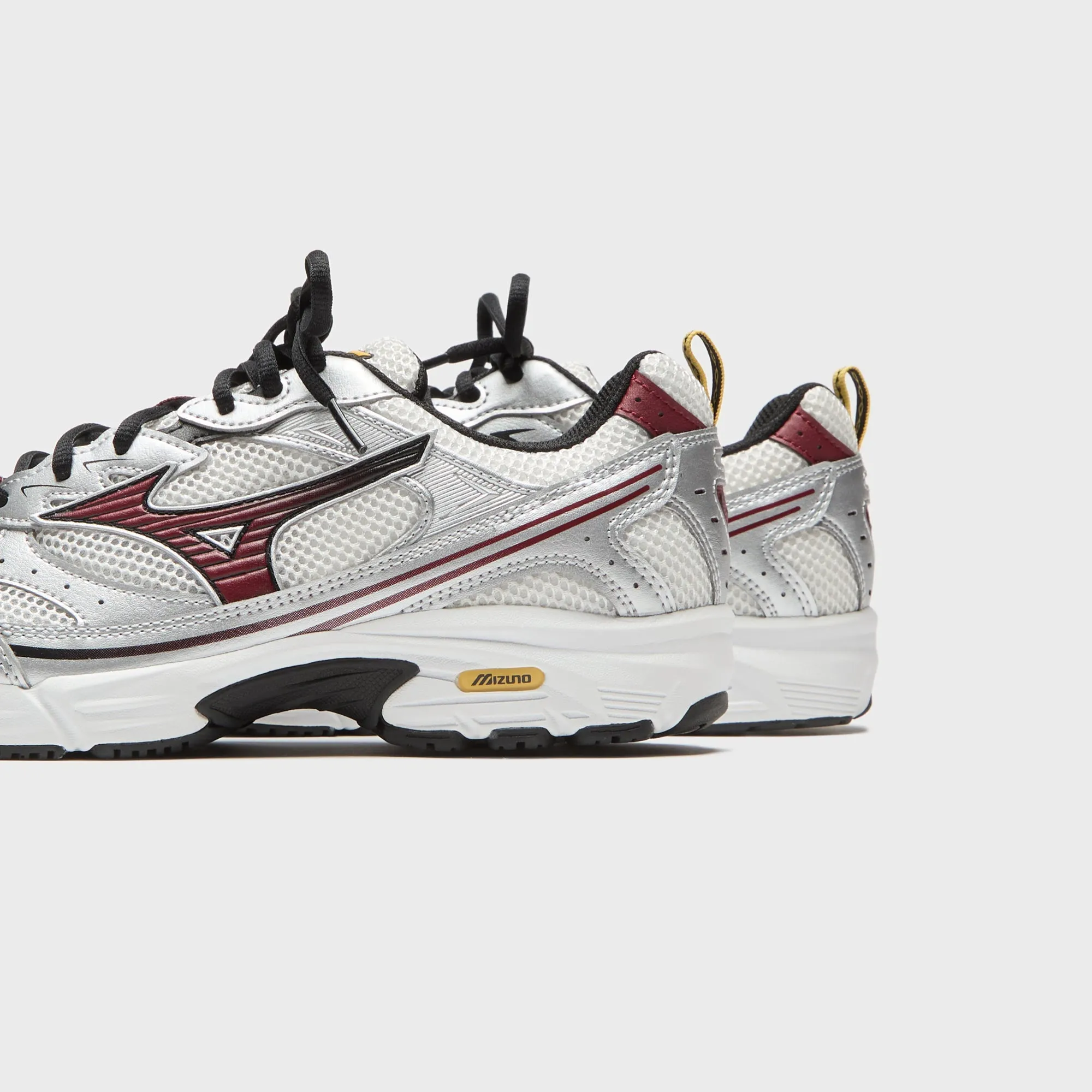 Mizuno MXR - Nimbus Cloud / Syrah sold by Kith product image thumbnail 3