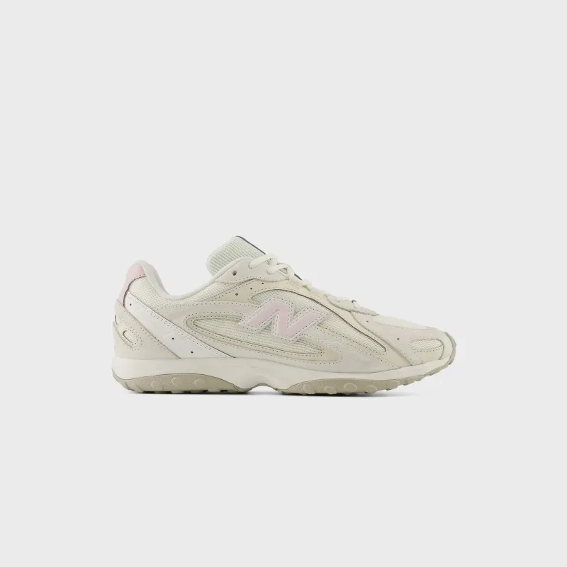 New Balance 204L - Sea Salt / Stone Pink made by New Balance