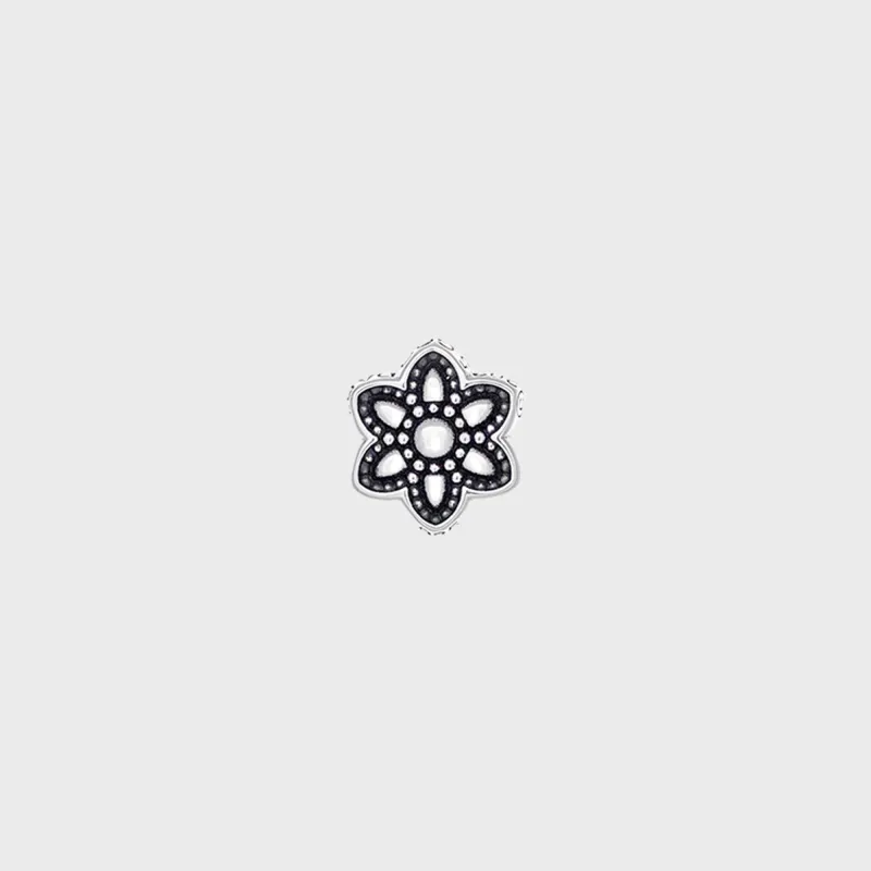 GOOD ART HLYWD Fancy Cutout Stud Earring - Silver made by Good Art Hlywd