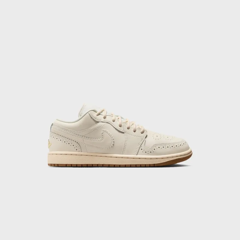 Jordan WMNS Air Jordan 1 Low SE - Chalk / Metallic Gold / Pearl White made by Jordan