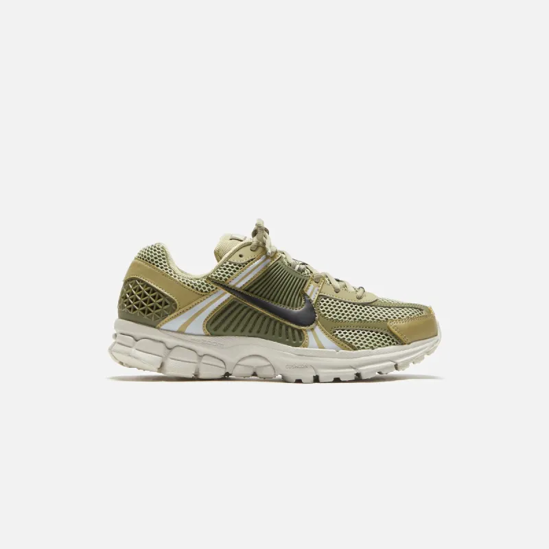 Nike Zoom Vomero 5 - Neutral Olive / Black Light sold by Kith