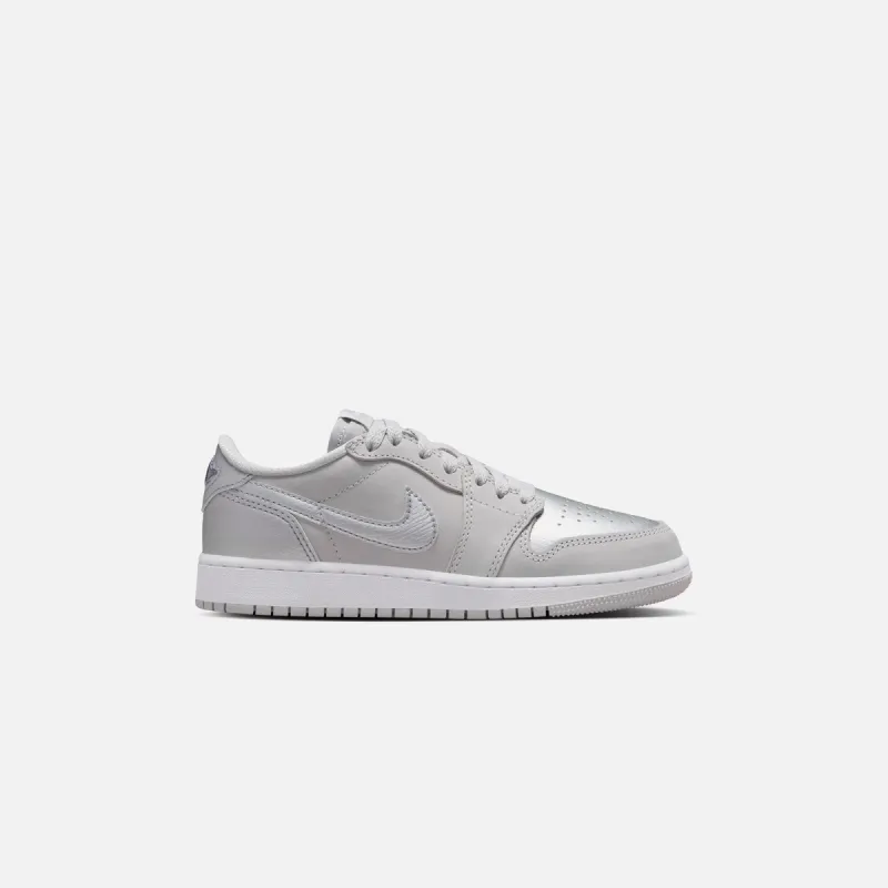 Jordan GS Air Jordan 1 Low OG - Neutral Grey / Metallic Silver / White sold by Kith