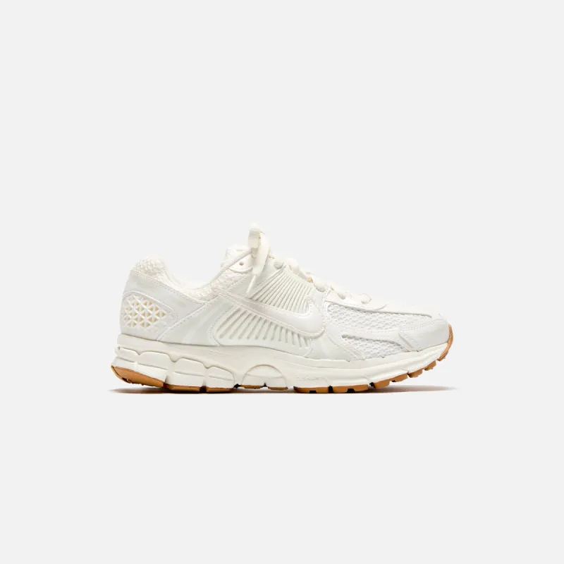 Nike WMNS Zoom Vomero 5 - Phantom / Metallic Platinum sold by Kith