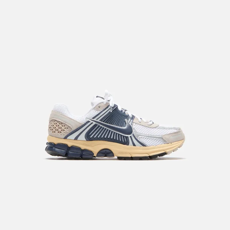 Nike Zoom Vomero 5 - White / Thunder Blue / Cream II / Metallic Platinum sold by Kith