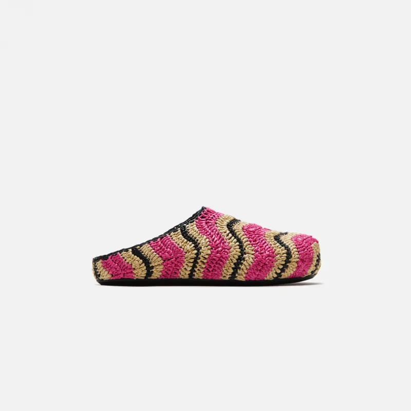 Marni x No Vacancy Inn Fussbet Sabot Rafia Waves - Fuchsia / Natural made by Marni
