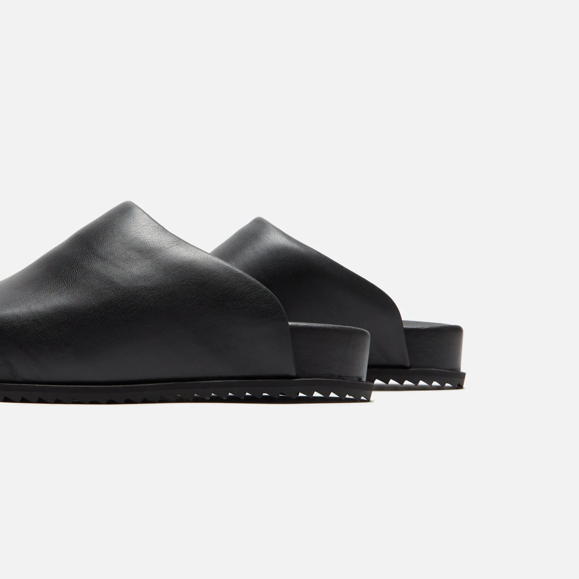 Yume Yume Truck Slide - Black sold by Kith product image thumbnail 3