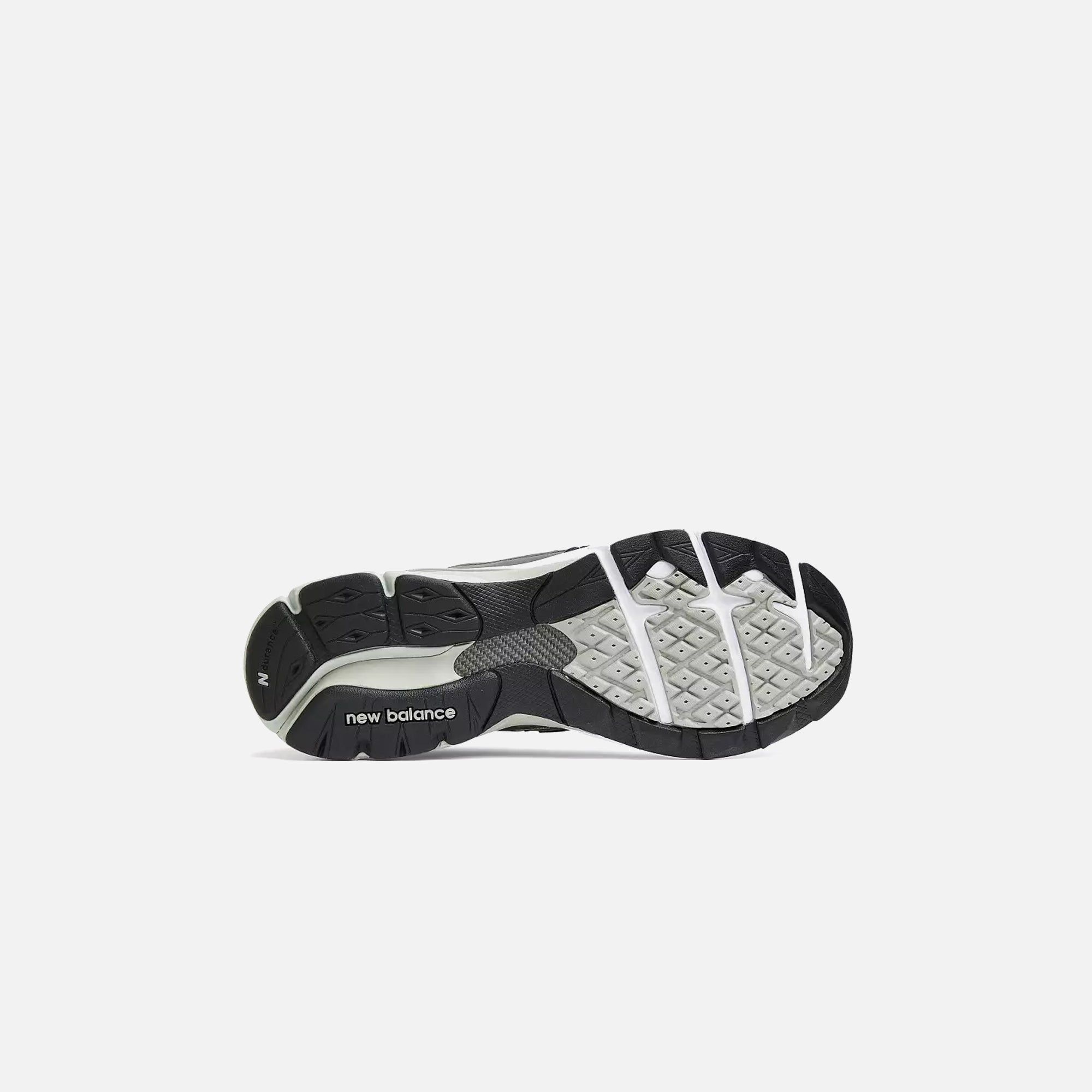 New Balance Made in UK 920 - Grey / Navy / White sold by Kith product image thumbnail 3