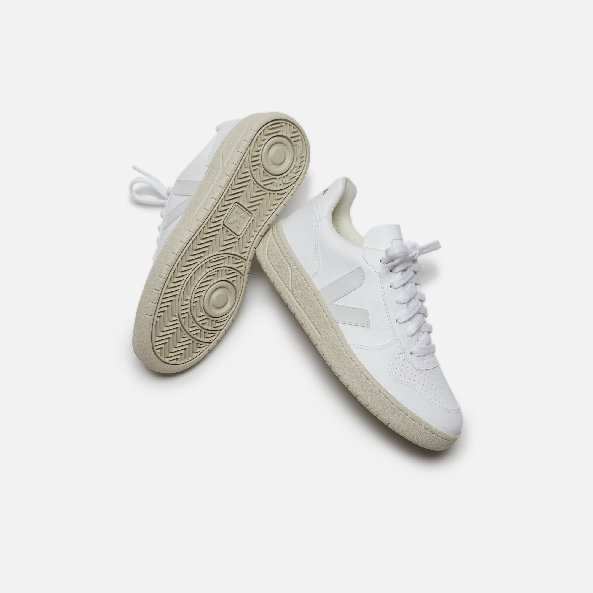 Veja V-10 C.W.L. - Extra White sold by Kith product image thumbnail 4
