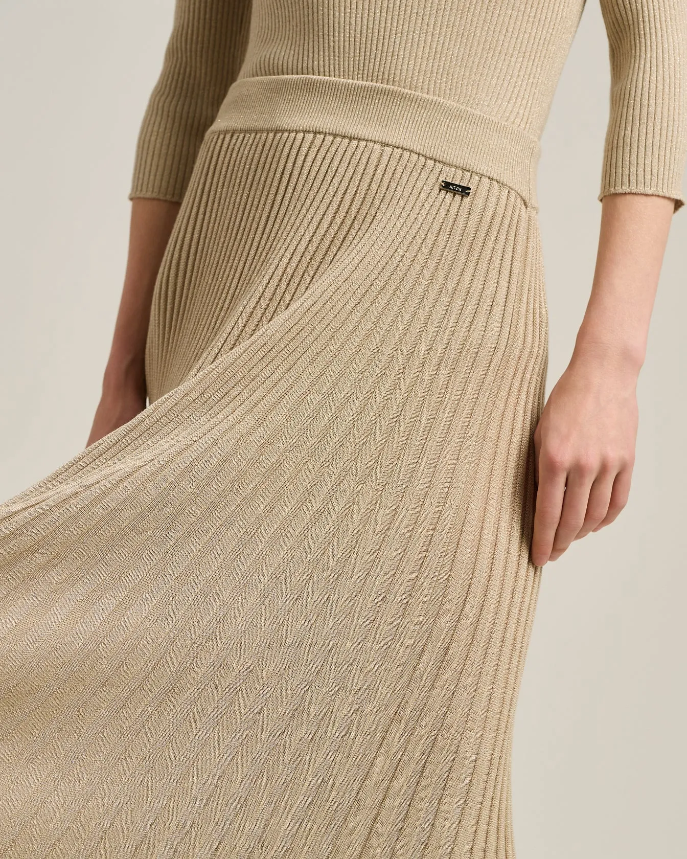 LONG SKIRT IN WOOL LAMÉ BEIGE WITH PLEATS sold by Kiton product image thumbnail 4