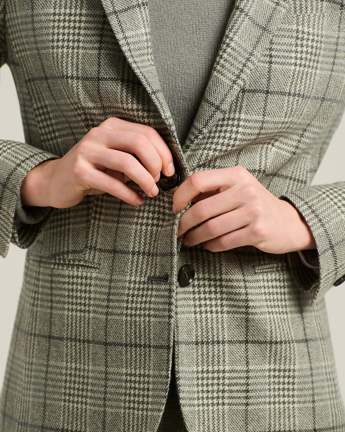 BLACK/WHITE PRINCE OF WALES CASHMERE BLAZER sold by Kiton product image thumbnail 4