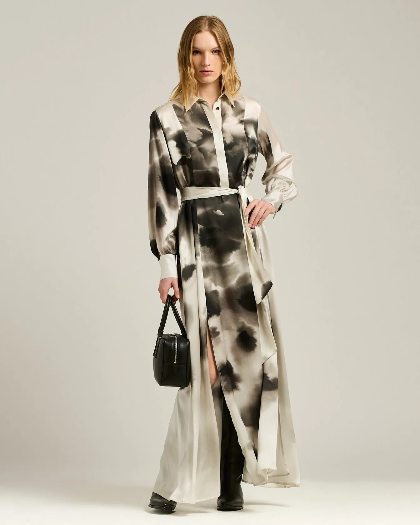 WHITE AND BLACK PRINTED LONG SILK SHIRT DRESS sold by Kiton product image thumbnail 5