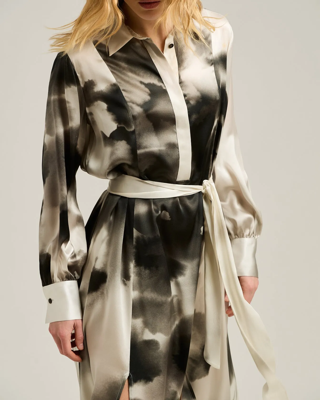WHITE AND BLACK PRINTED LONG SILK SHIRT DRESS sold by Kiton product image thumbnail 4