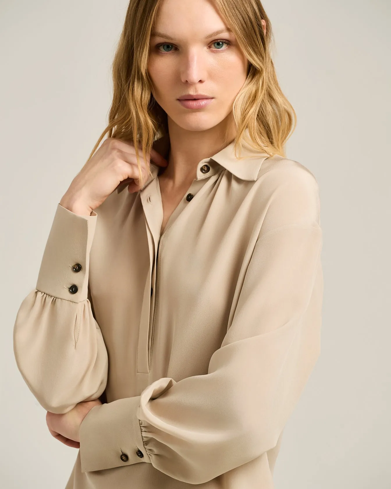 ELEGANT CREAM WHITE SILK BLOUSE sold by Kiton product image thumbnail 4