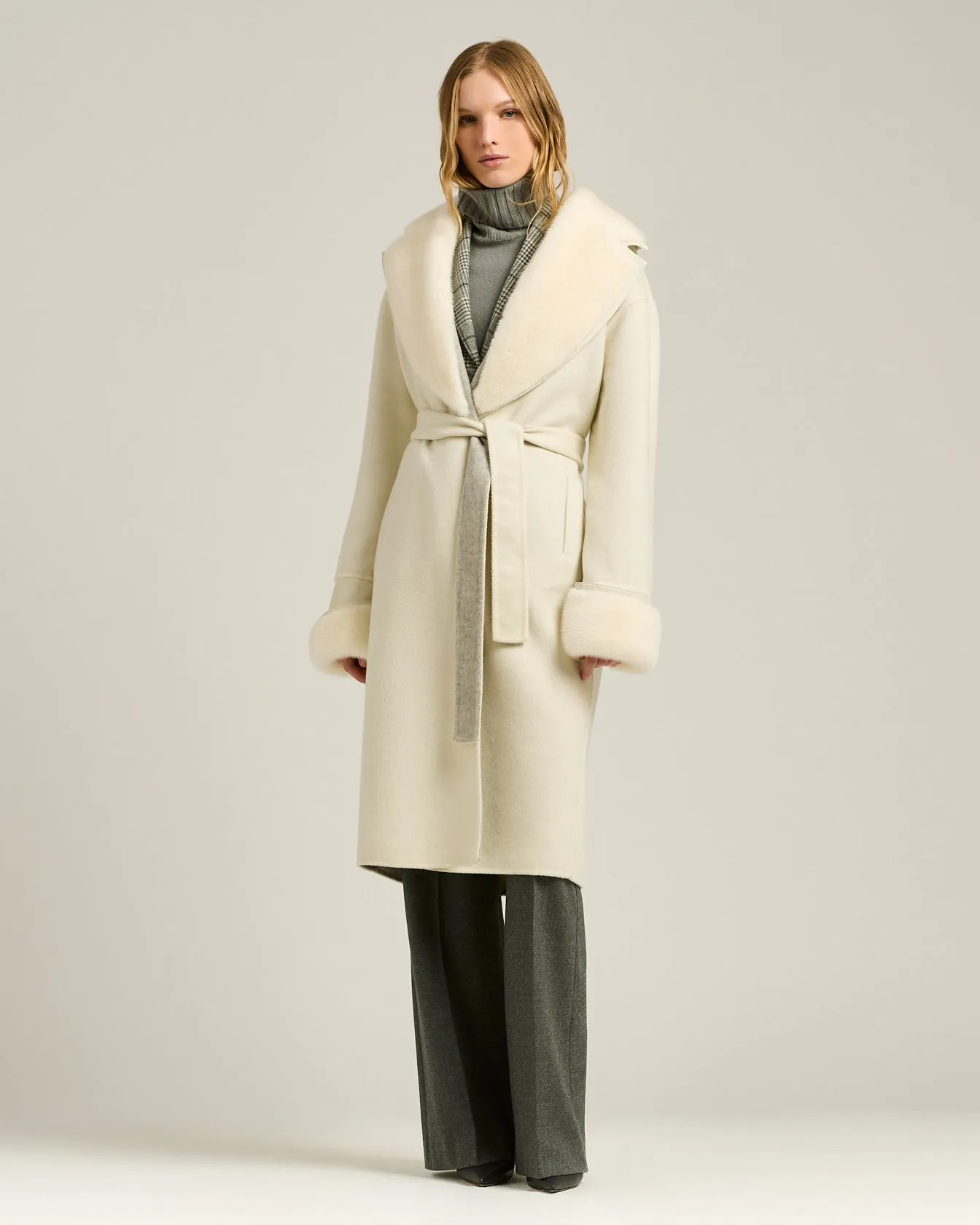 WHITE CASHMERE COAT WITH FUR DETAILS sold by Kiton product image thumbnail 2