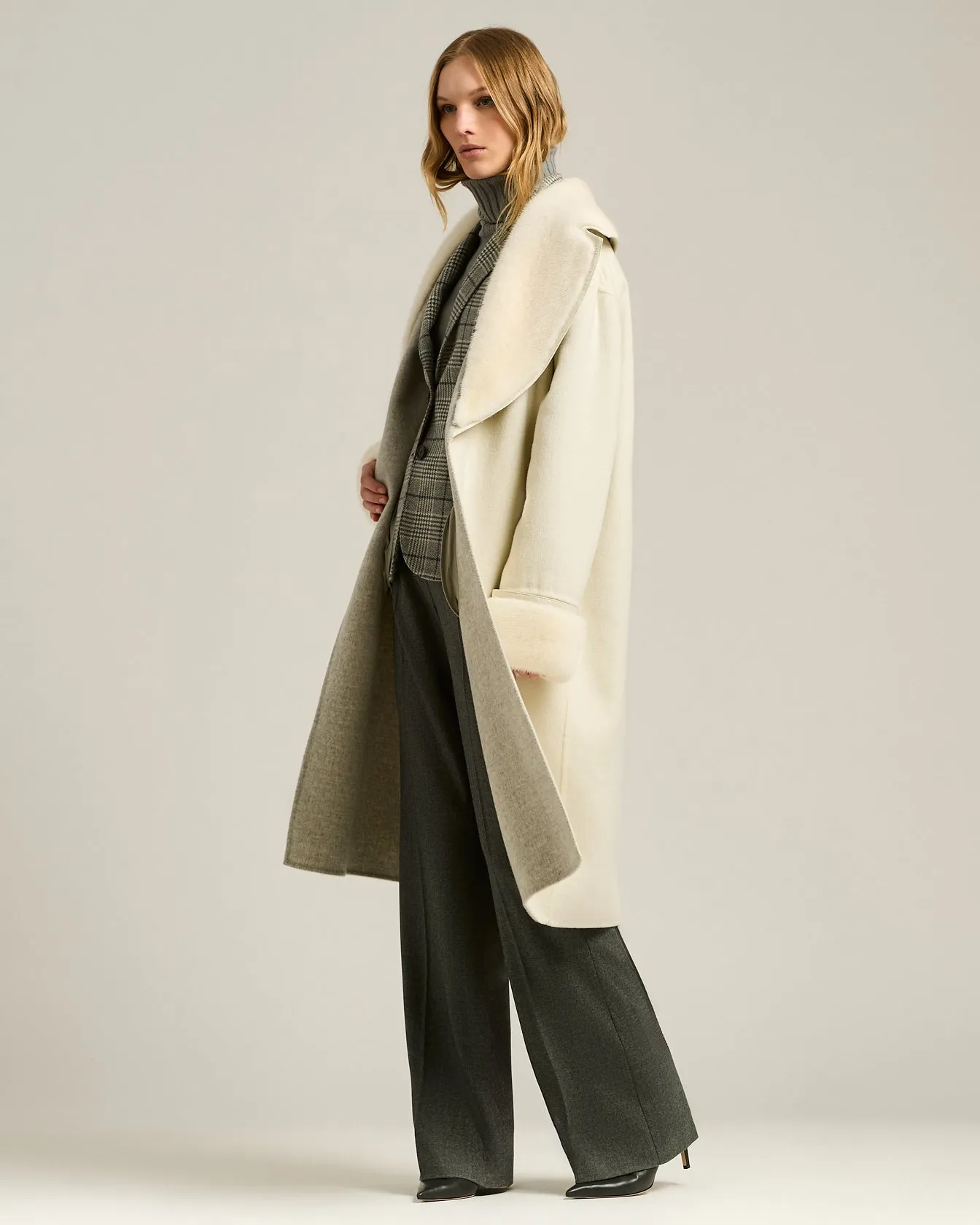 WHITE CASHMERE COAT WITH FUR DETAILS sold by Kiton product image thumbnail 5