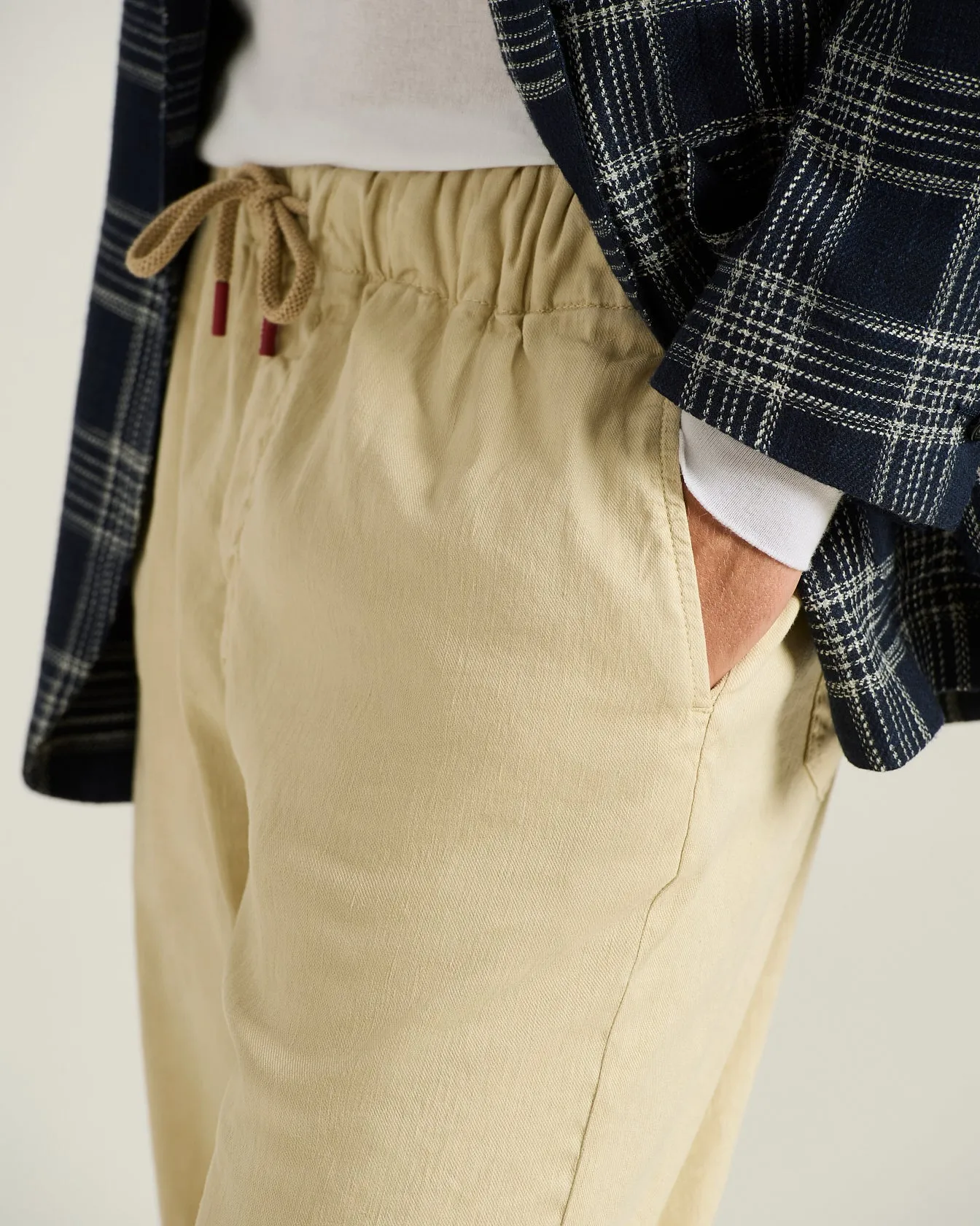 LINEN AND COTTON BLEND TROUSERS IN BEIGE sold by Kiton product image thumbnail 4
