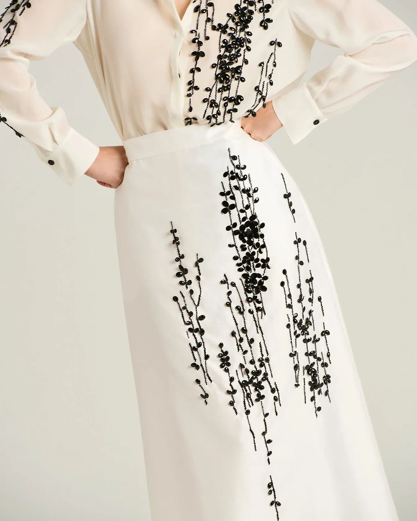 COTTON SILK SATIN TAILORED SKIRT WITH RAISED EMBROIDERY IN OPTICAL WHITE sold by Kiton product image thumbnail 4