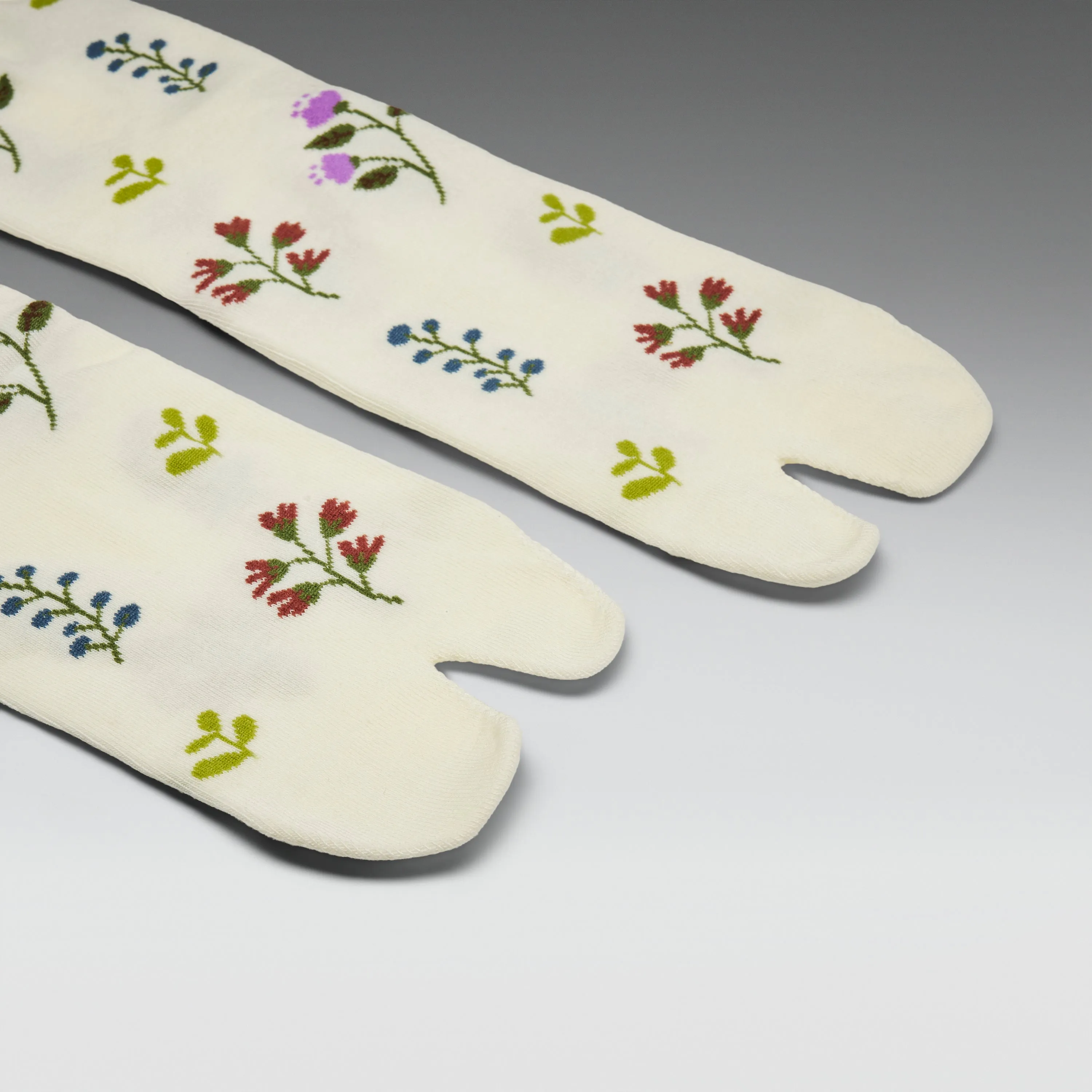Sultan Floral Cream Tabi Socks sold by Koi Footwear product image thumbnail 2