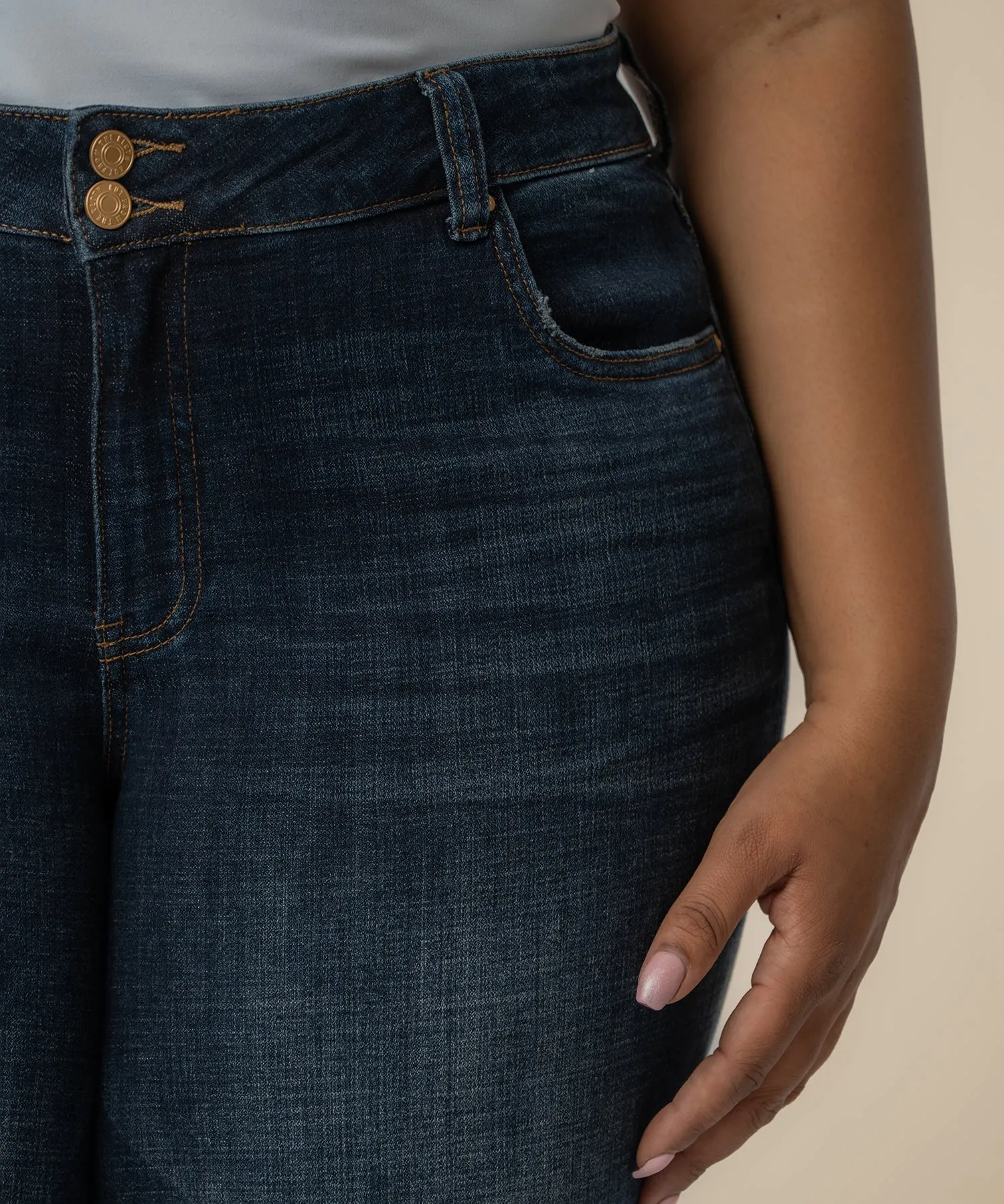 Amy Mid Rise Crop Straight, Plus sold by Kut from the Kloth product image thumbnail 4