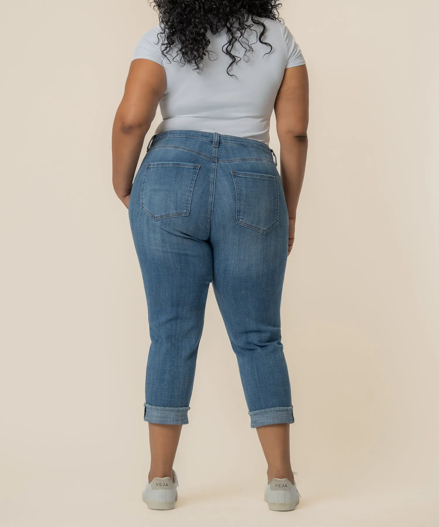 Amy Mid Rise Crop Straight Leg, Plus in Attractive Wash sold by Kut from the Kloth product image thumbnail 3